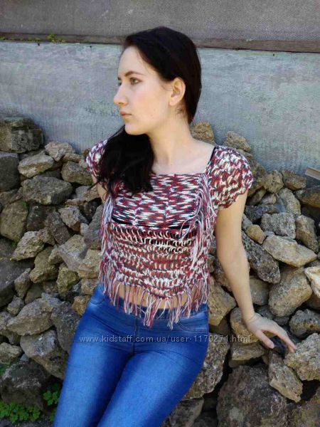 Яркий модный топ