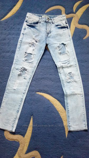 Рваные джинсы с завышенной талией 