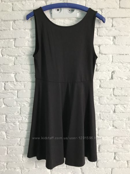 Элегантное платье с открытой спинкой Divided by H&M
