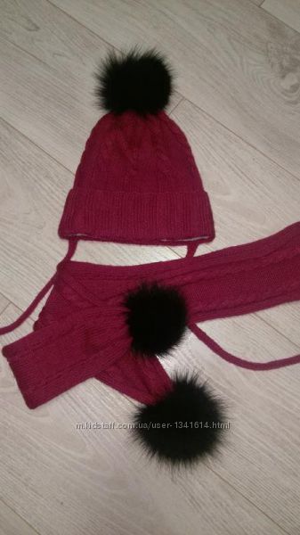 Осенне зимний набор шапка шарф с натуральными меховыми помпонами