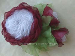 Заколка Английская роза,  цветы из шифона и атласных лент 