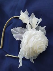 Обруч зефирная роза, цветы из шифона и атласной ленты, ободок, веночек