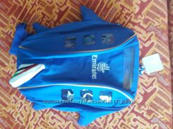 Новый синий рюкзак ввиде самолета от Эмиратских авиалиний