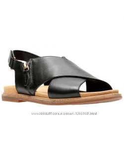 Шкіряні сандалі Clarks Corsio Calm Black 