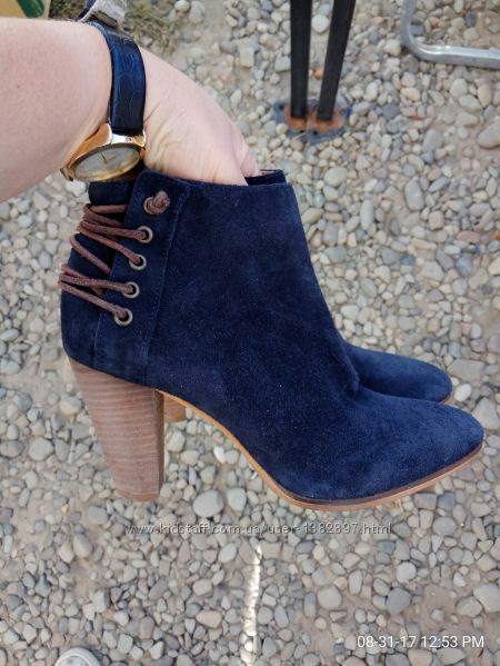 Ботинки 37 38  розмір бренд Minelli