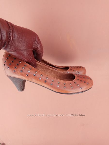 Туфлі 37 розмір бренд Andre