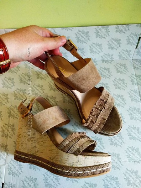 Босоножки 37 розмір бренд Minelli