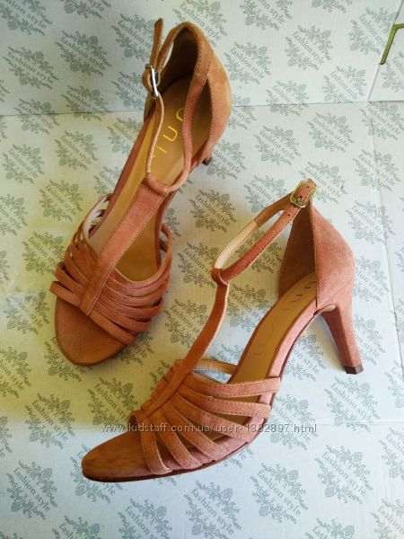 Босоножки 38 розмір бренд UniSA