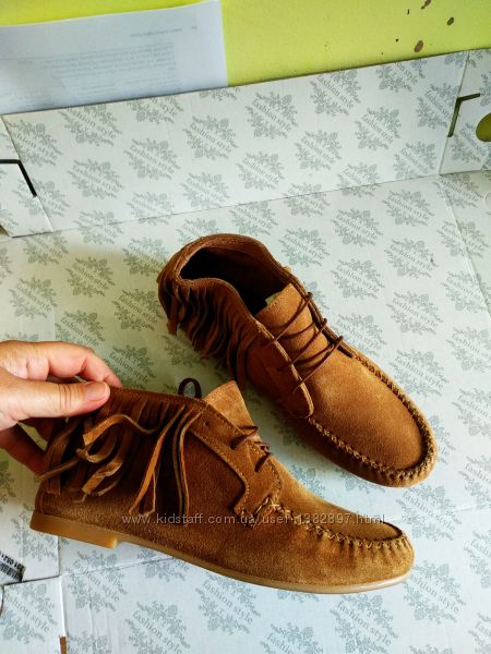 Ботинки 36 розмір бренд Andrе