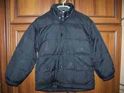 Черная зимняя пуховая куртка со складным капюшоном 128 рост Iceland