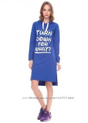 Стильное синее платье с капюшоном