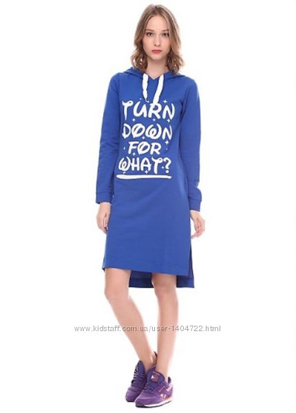 Стильное синее платье с капюшоном