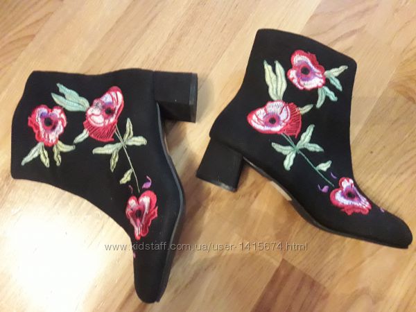 Новые черные ботинки в цветочный принт 36-37 р-ра