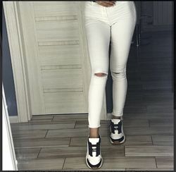 Белые узкие скинни джинсы высокие 