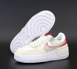 Женские кроссовки Nike Air Force. White Beige Red