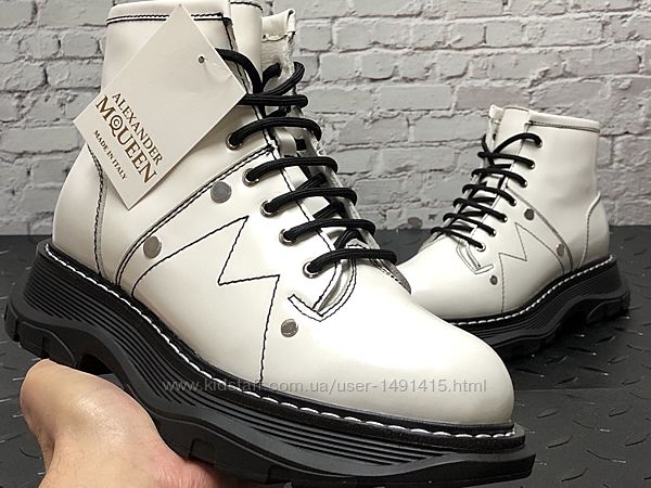 Зимние женские ботинки Alexander McQueen Boots. White. Натуральная кожа.