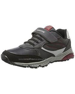 Кросівки Geox.