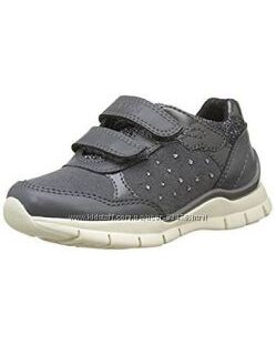 Кросівки для дівчат